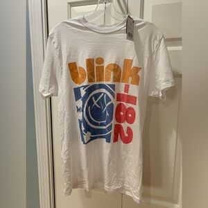 Blink 182 graphic tee size Medium